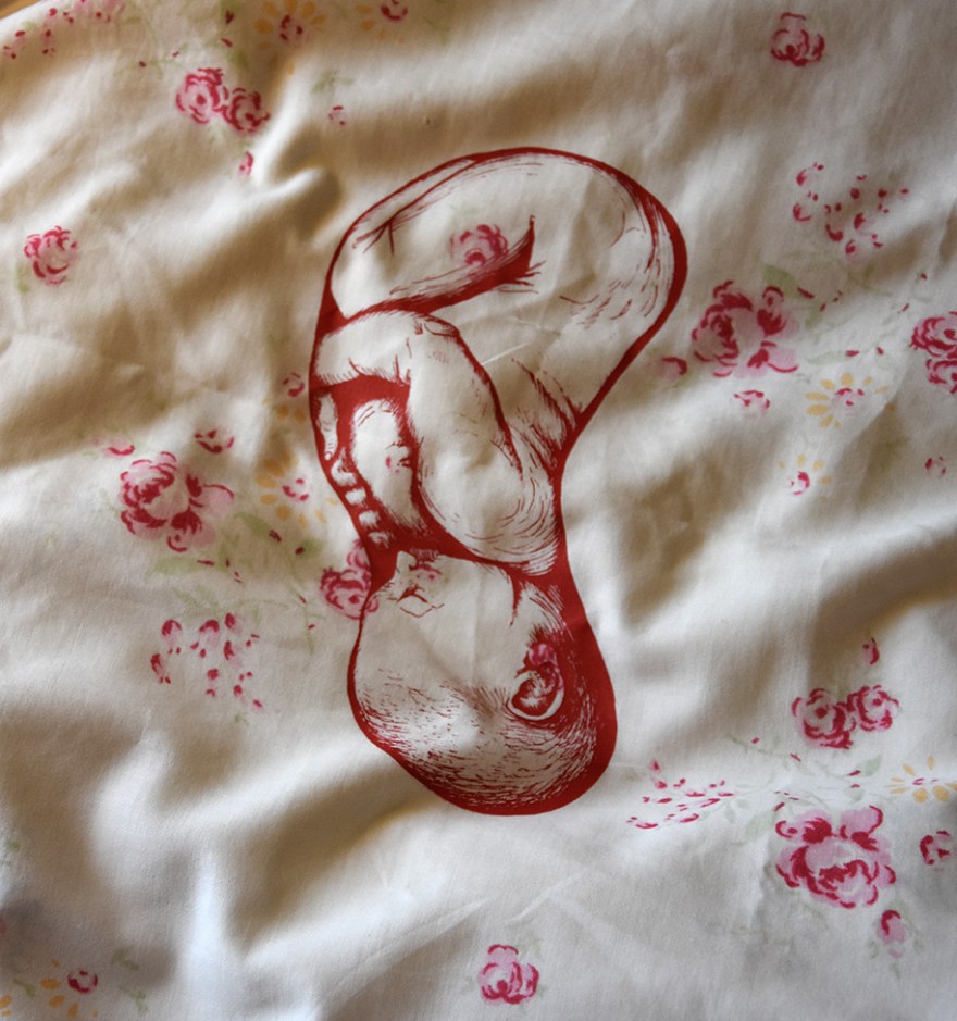 Le Haricot endormi, sérigraphie sur textile, 23cm de haut, juin 2016