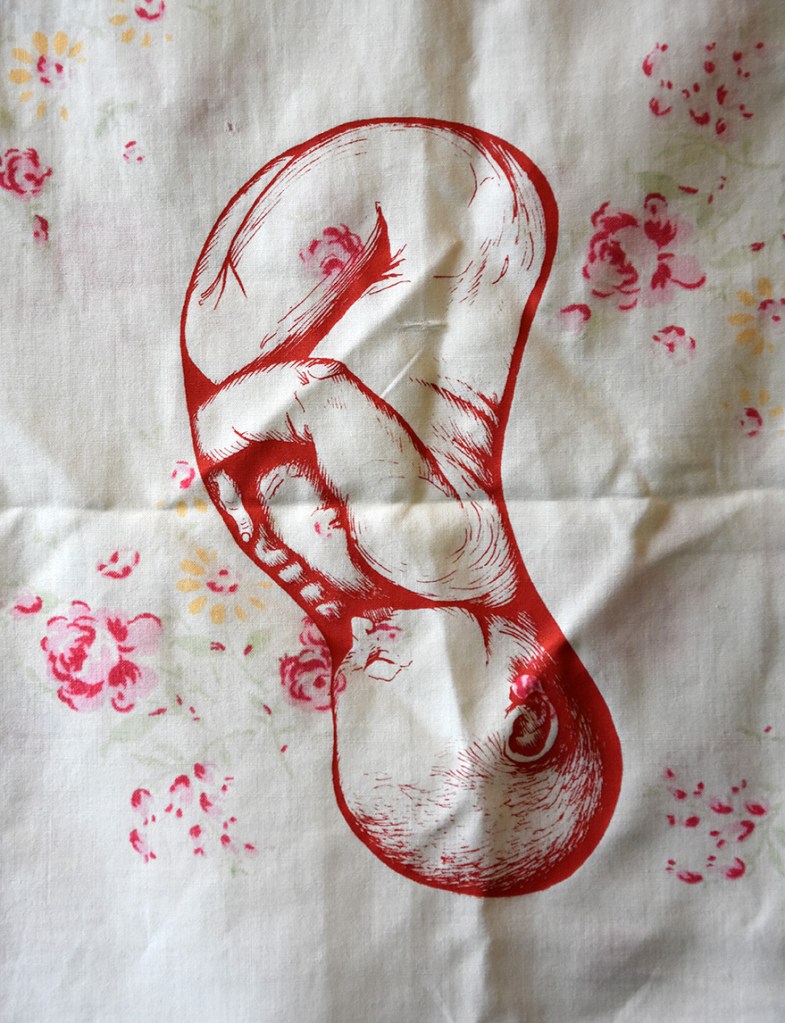 Le Haricot endormi, sérigraphie sur textile, 23cm de haut, juin 2016